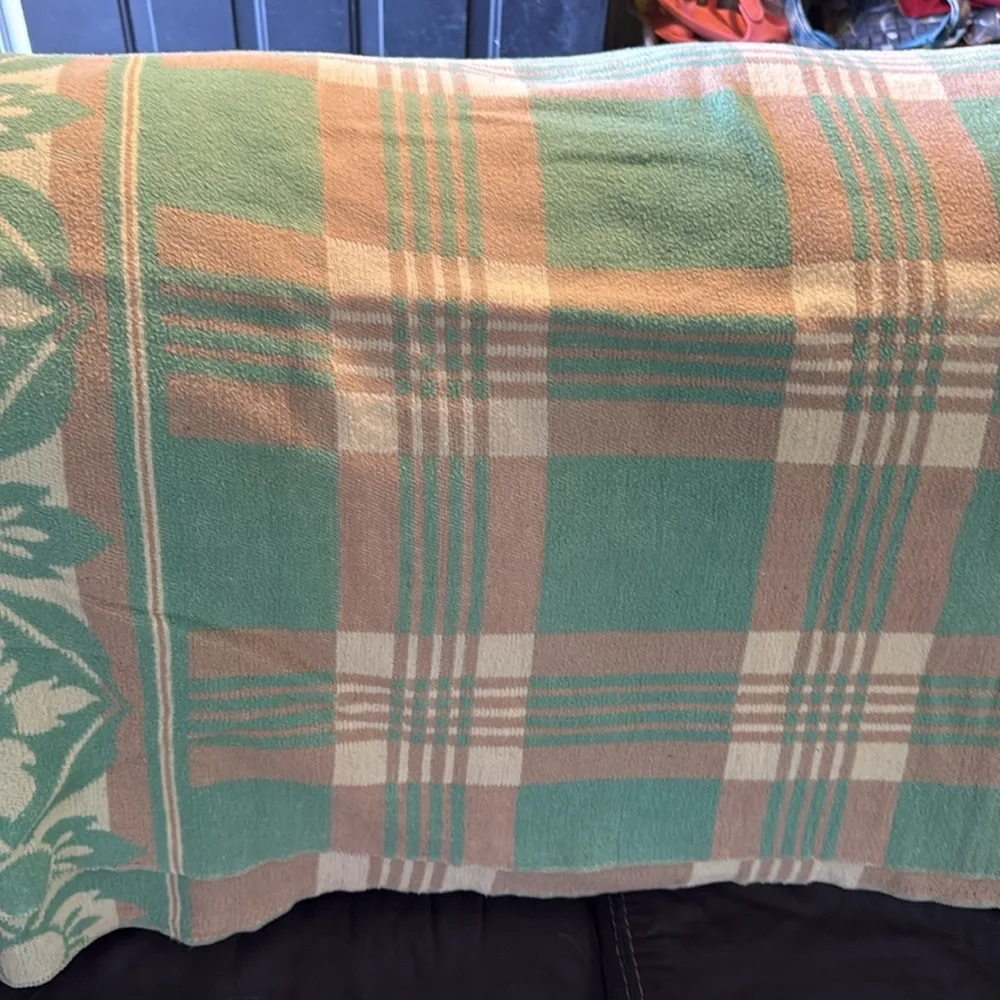 Beacon Vintage Green, Cream & Brown Plaid Camp Blanket Cozy Retro Size 70”x70”